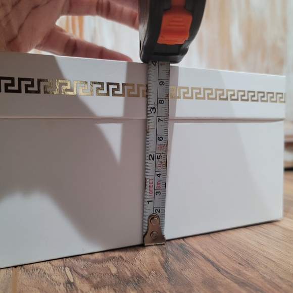 NEW VERSACE Gift Box - Picture 10 of 11